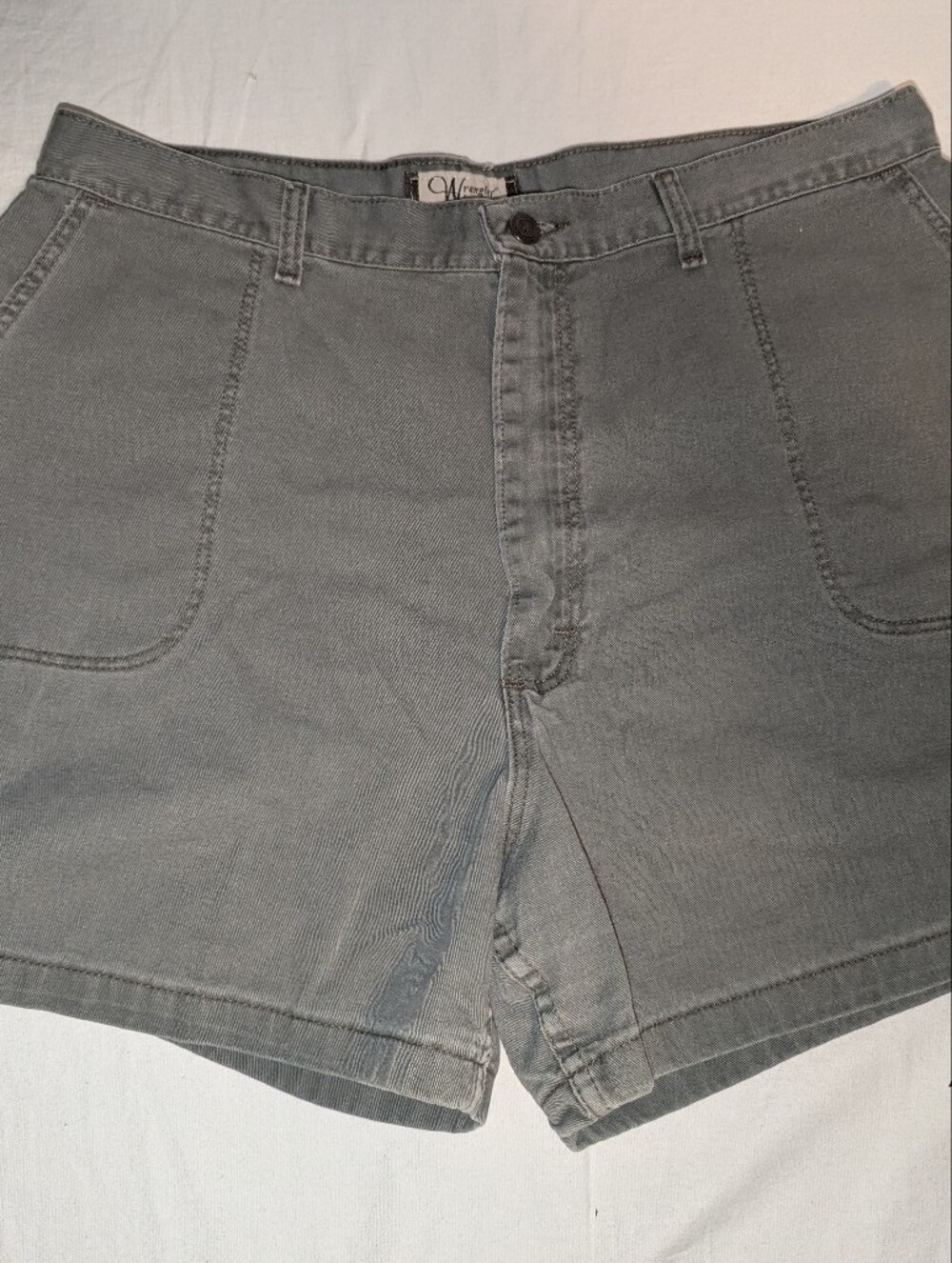 Vintage Wrangler High-Waisted Patch Pocket Shorts Size 18 (Measures 31" Waist)